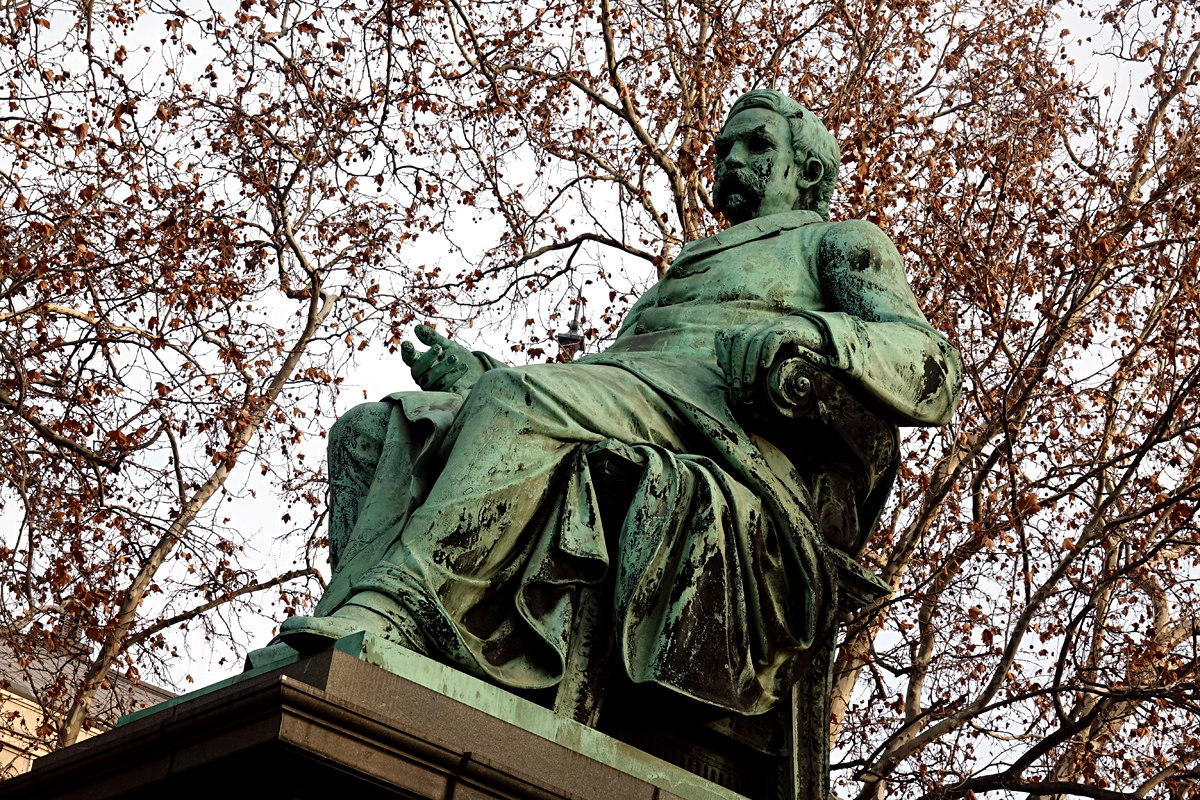 Budapest - Ferenc Deák Statue