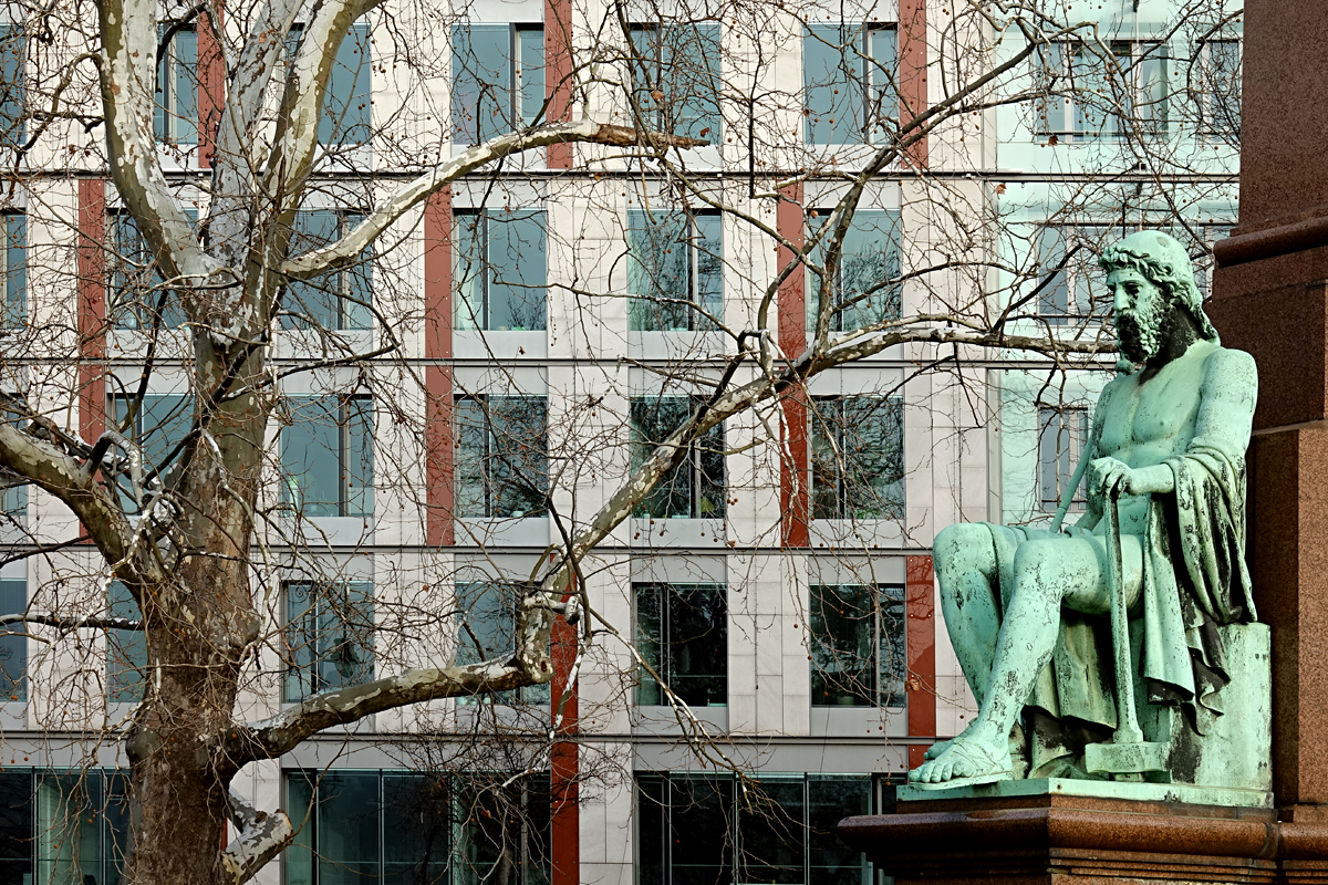 Budapest - Istvan Szechenyi Statue