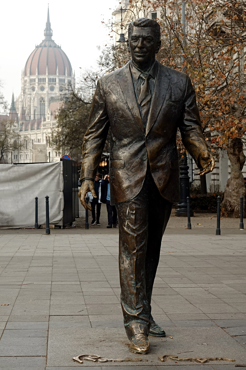 Budapest - Ronald Reagan Statue