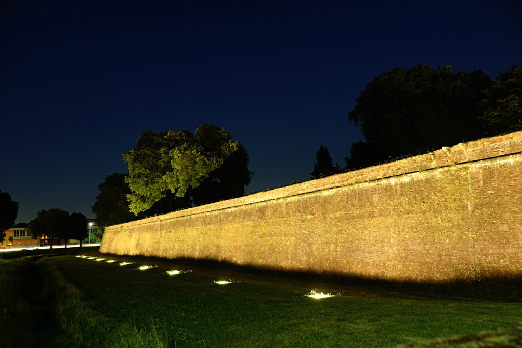 Lucca 2021 - Stadtmauer bei Nacht