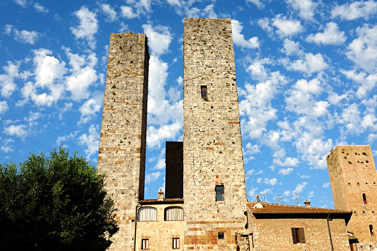 San Gimignano 2021 - Piazza delle Erbe San Gimignano 2021 - Piazza delle Erbe