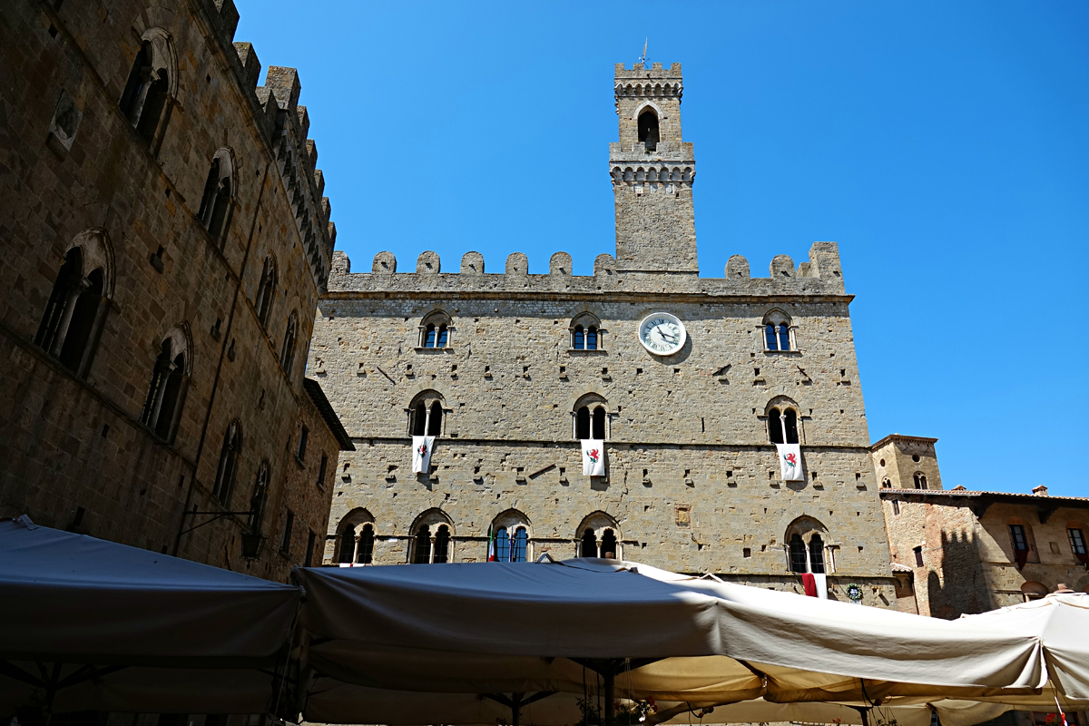 Volterra 2021 - Piazza dei Priori Volterra 2021 - Piazza dei Priori