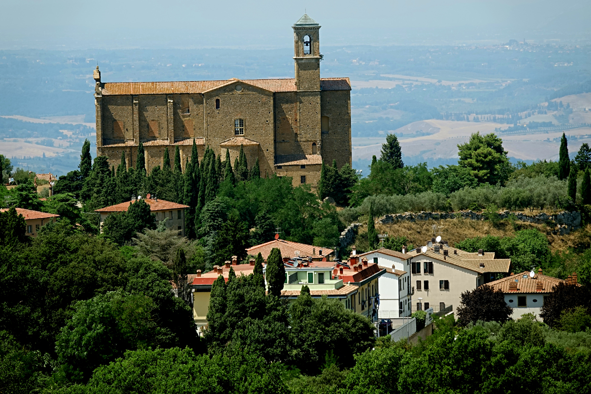 Volterra 2021 - Blick auf Chiesa dei Santi Giusto e Clemente Volterra 2021 - Blick auf Chiesa dei Santi Giusto e Clemente