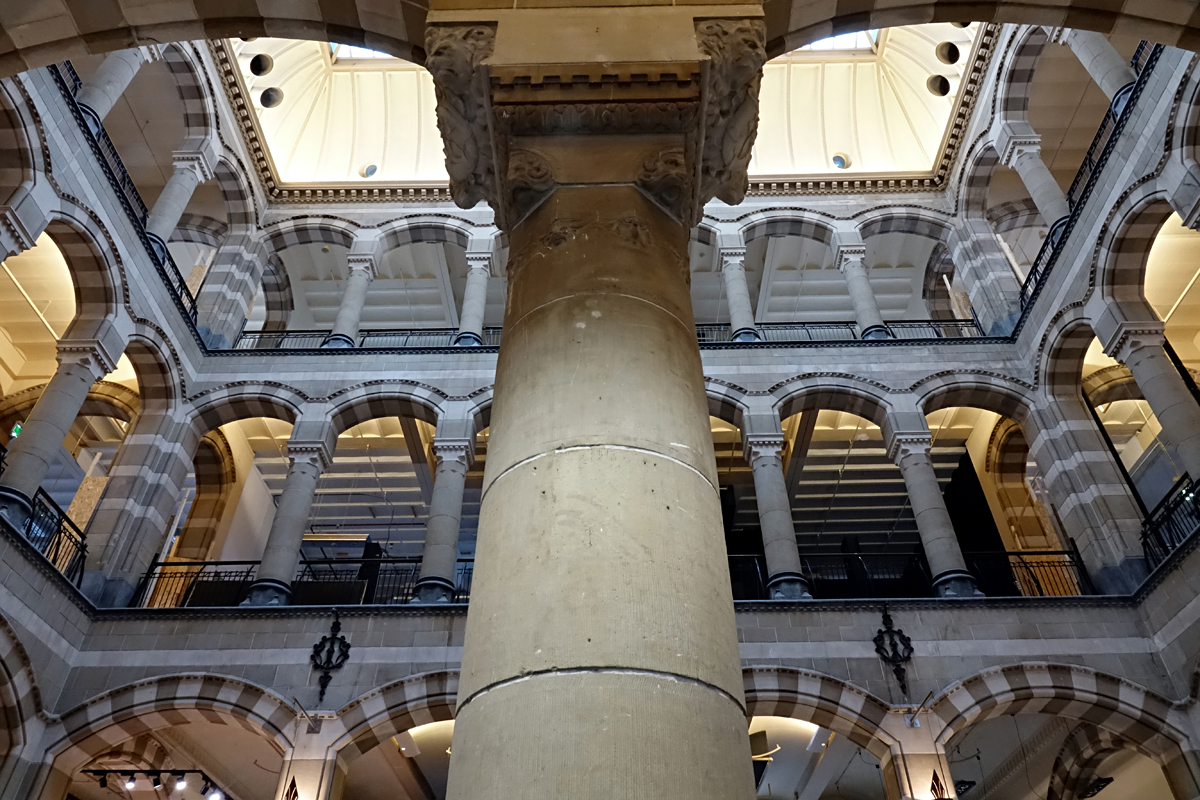 Amsterdam - Magna Plaza