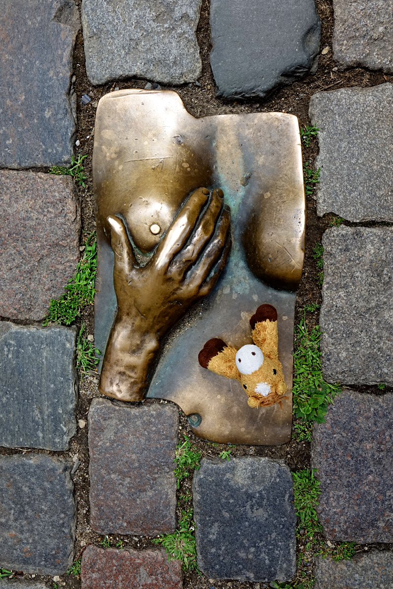 Amsterdam - Monument einer weiblichen Brust