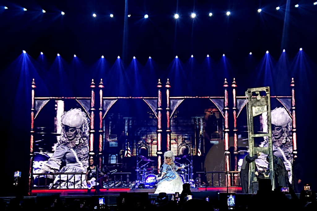 Amsterdam - Alice Cooper