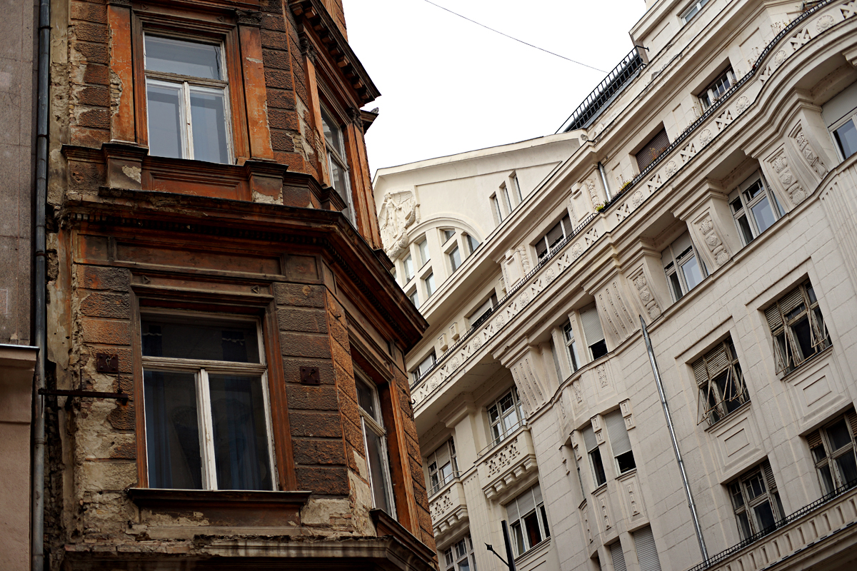 2025-10-11-Budapest-BUD00078 Verfall und Erhaltung
