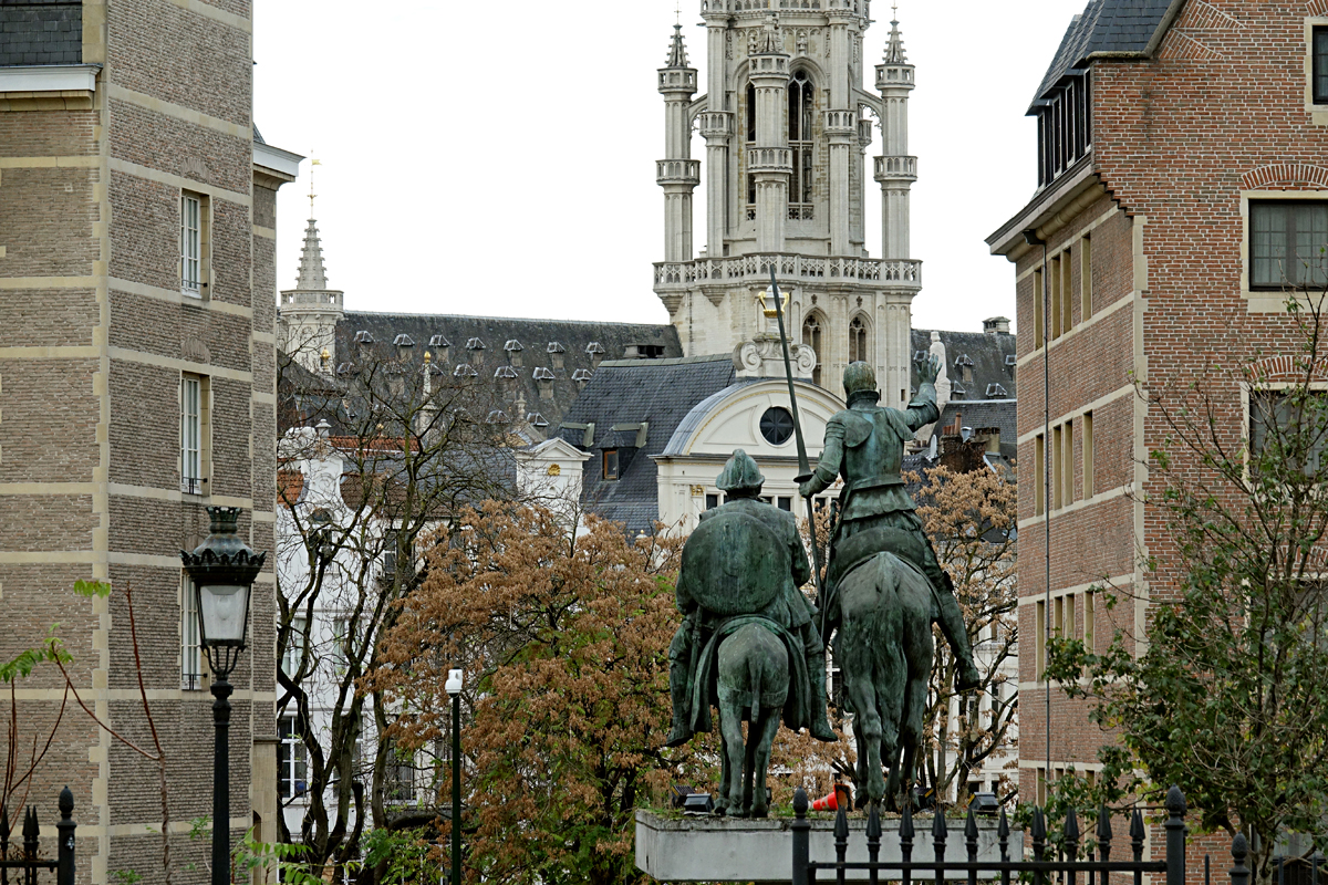2025-10-31-Brüssel-BRU08318- Brüssel - Monument von Don Quixote und Sancho Panza