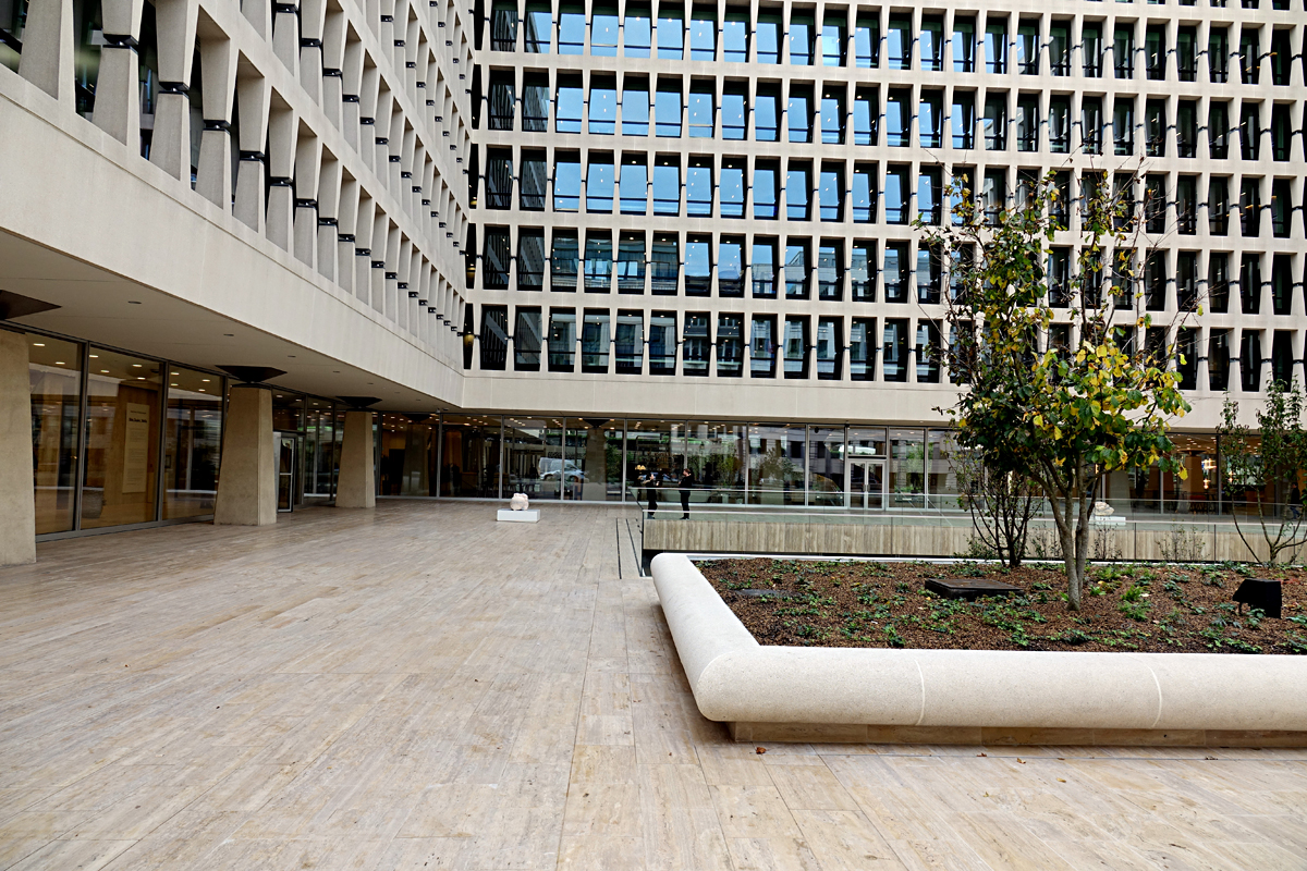 2025-10-31-Brüssel-BRU08347- Brüssel - Hauptsitz der Groupe Bruxelles Lambert