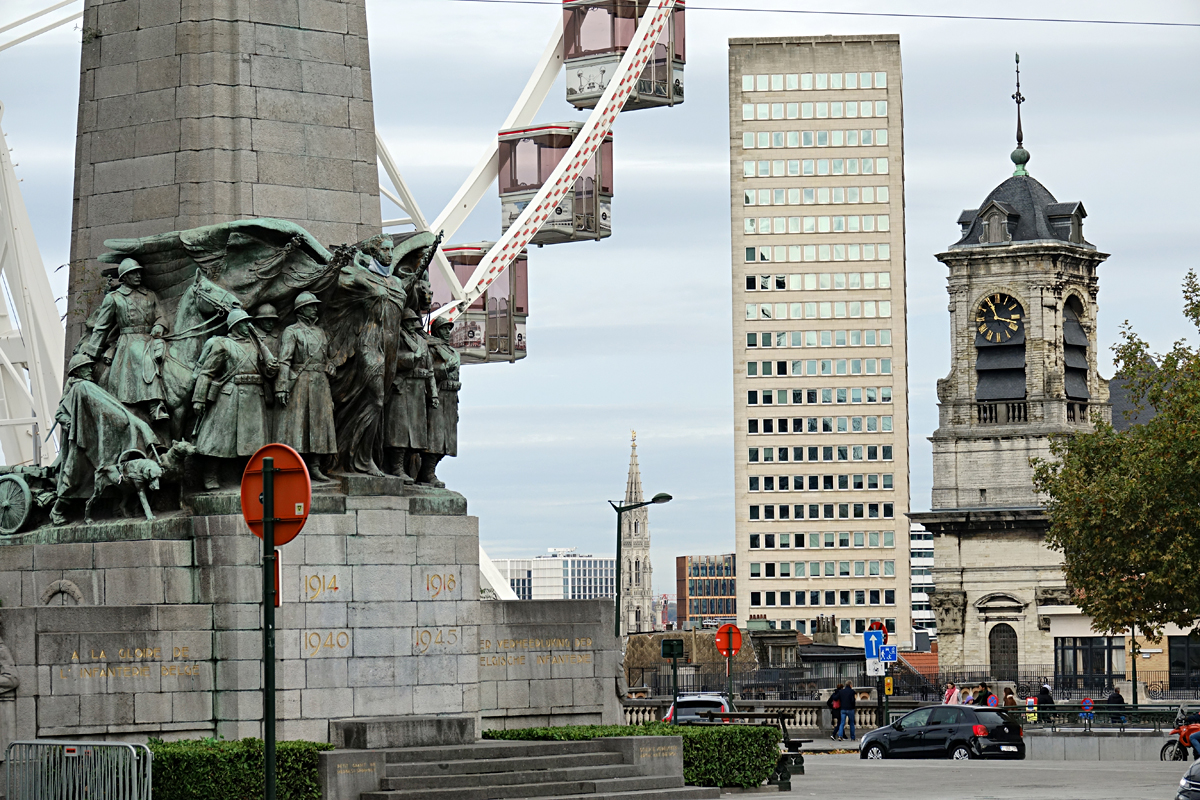 2025-10-31-Brüssel-BRU08359- Brüssel - Belgisches Infanteriedenkmal, Zaveltoren, Notre-Dame de la Chapelle