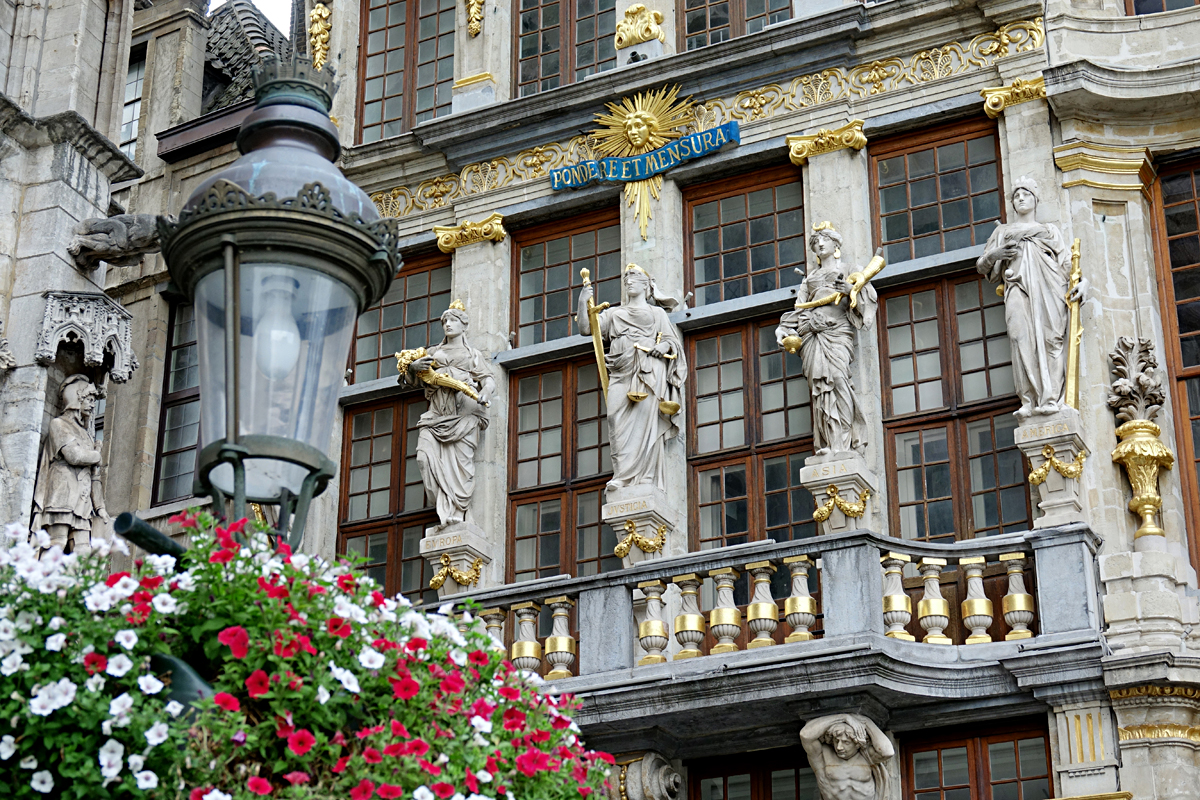 2025-10-31-Brüssel-BRU08443- Brüssel - Grote Markt