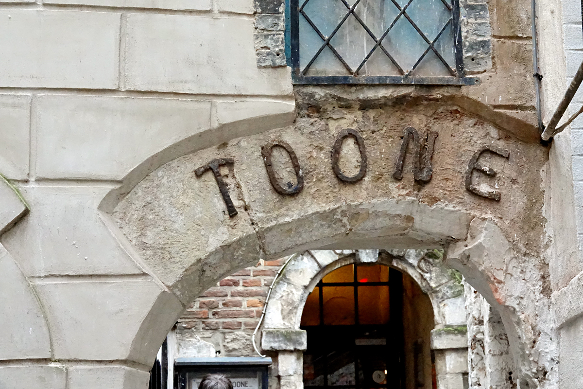 2025-10-31-Brüssel-BRU08454- Brüssel - Königliches Puppentheater Toone