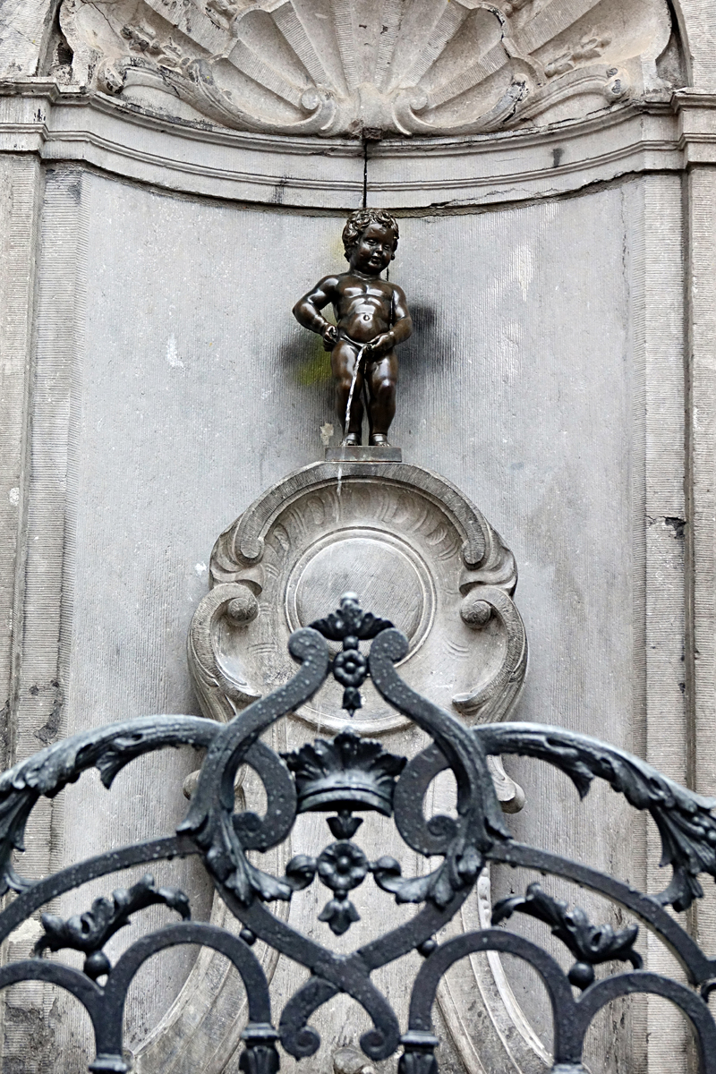 2025-11-01-Brüssel-BRU08548- Brüssel - Manneken Pis