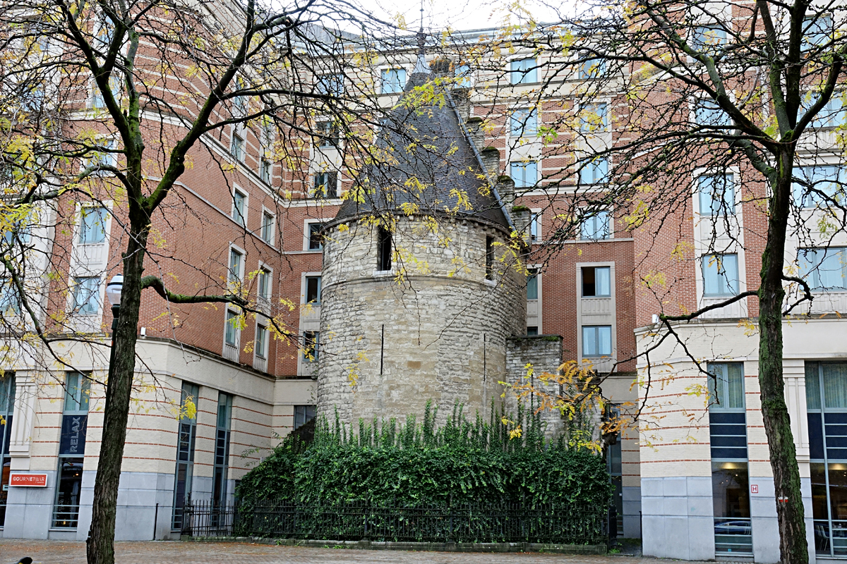 2025-11-01-Brüssel-BRU08594- Brüssel - Schwarzer Turm