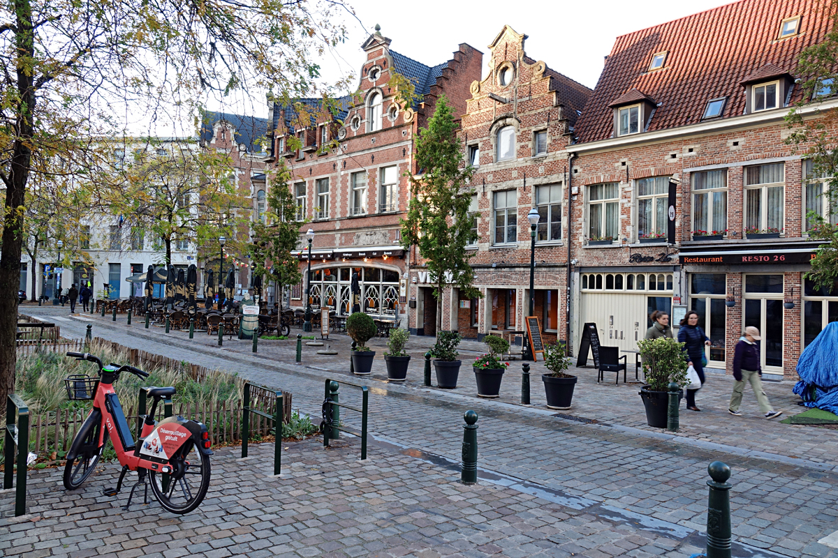 2025-11-01-Brüssel-BRU08598- Brüssel - Place Sainte-Catherine