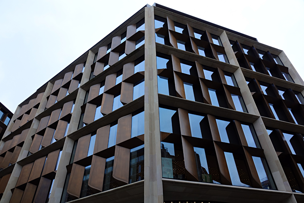 2020-01-03-London-DSC02463 London - Bloomberg Arcade