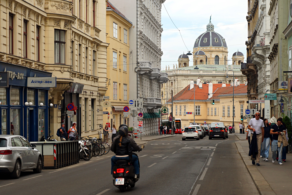 Burggasse - Blick auf das Naturhistorische Museum