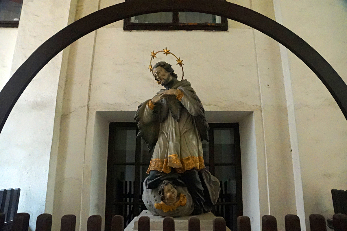 Das Schottendurchhaus - Statue des Heiligen Nepomuk