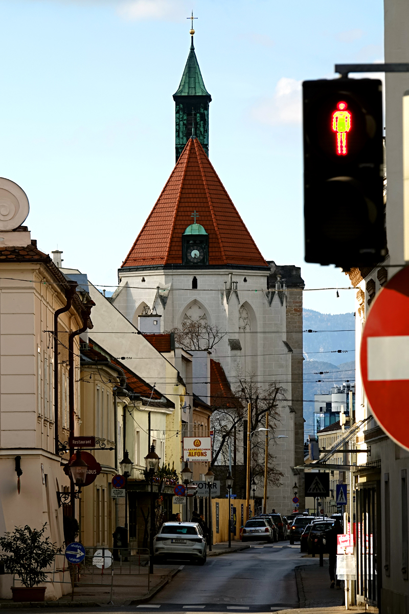 Wiener Neustadt - Bahngasse Blick auf Kapuzinerkloster